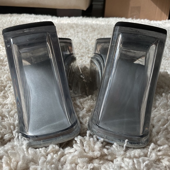 Delicious brand silver and clear acrylic platform sandals - size 7 - Picture 7 of 8